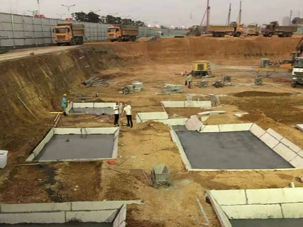 輕質(zhì)隔墻板批發(fā)，輕質(zhì)隔墻板廠家，水泥輕質(zhì)隔墻板批發(fā)